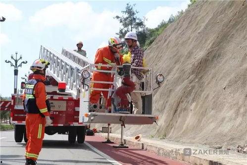 消防救援吃瓜群众被困,吃瓜群众被困，紧急救援行动展开